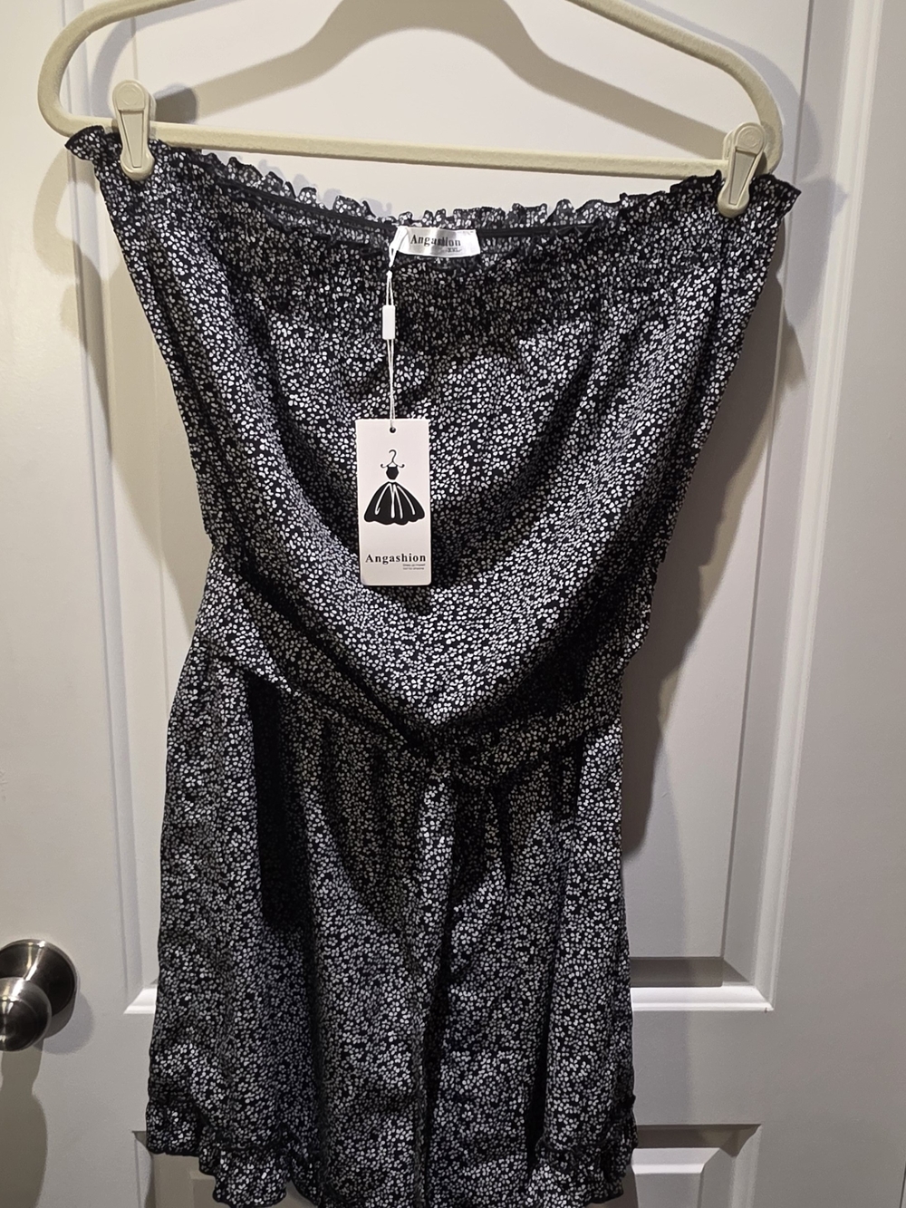 Angashion Black & White Floral Strapless Romper